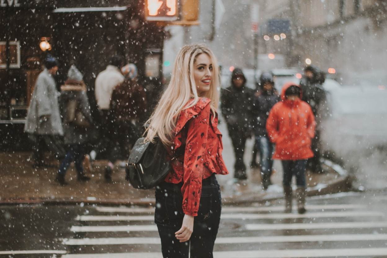 cute cold weather outfit for sightseeing in a big city