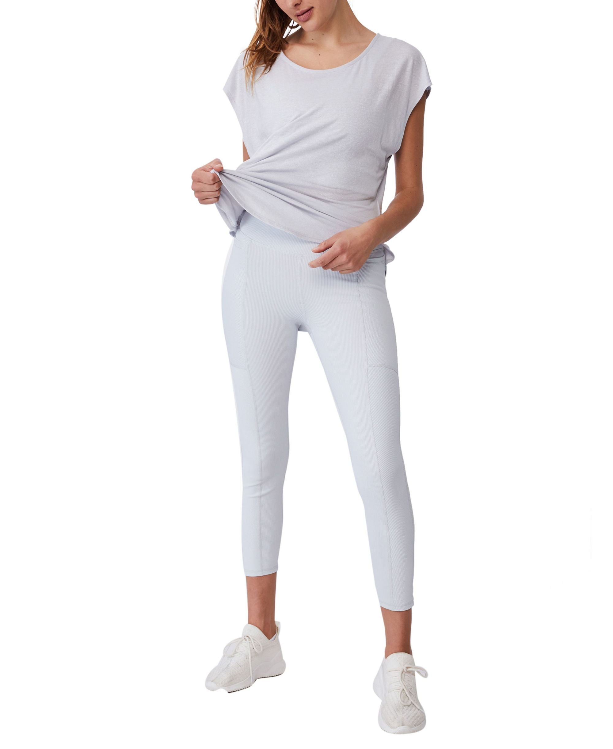 Womens Active Scoop Hem T-Shirt