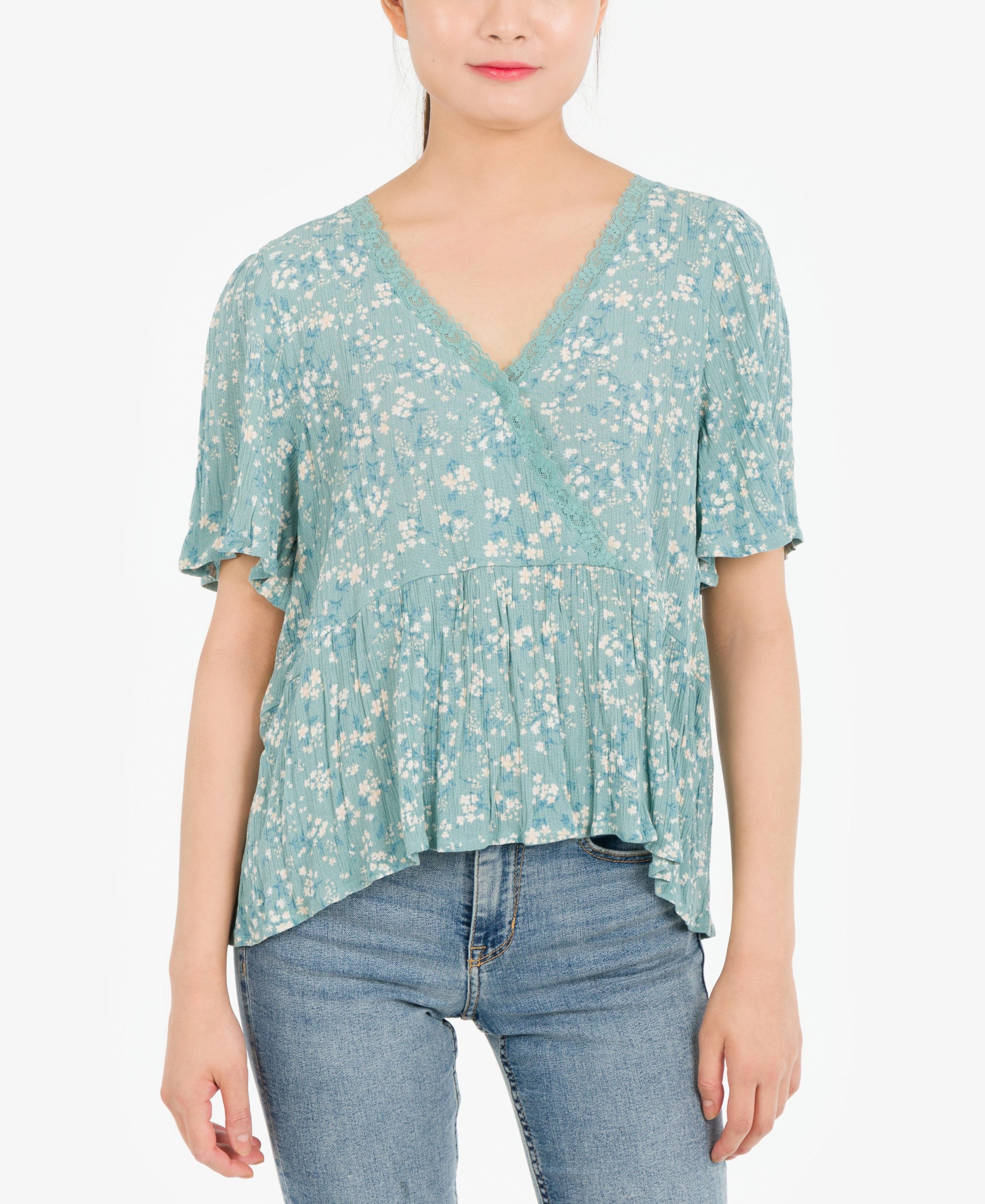 Juniors' Lace-Trim Floral Peplum Top
