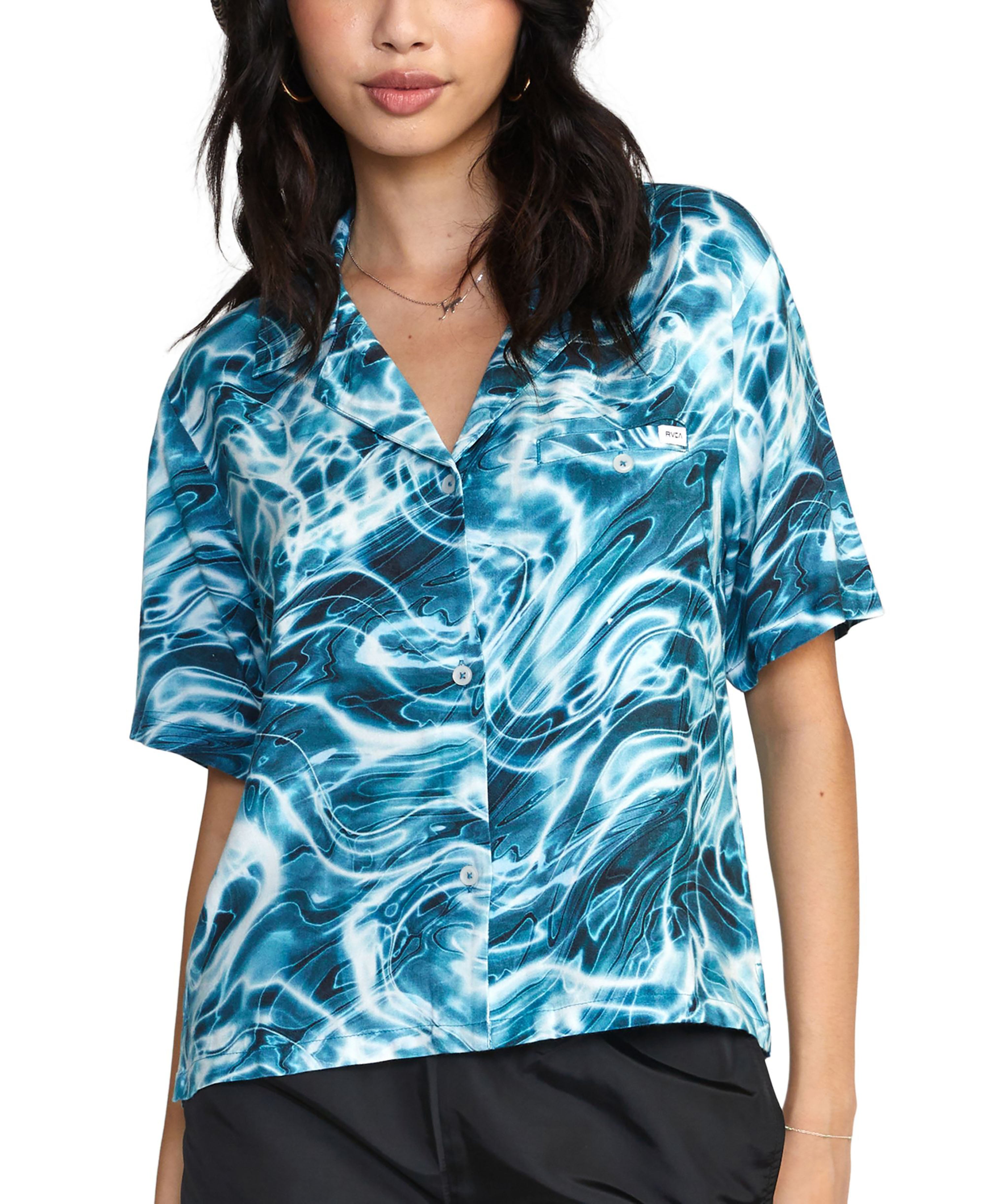 Juniors' Wavy Printed Woven Camp-Collar Shirt