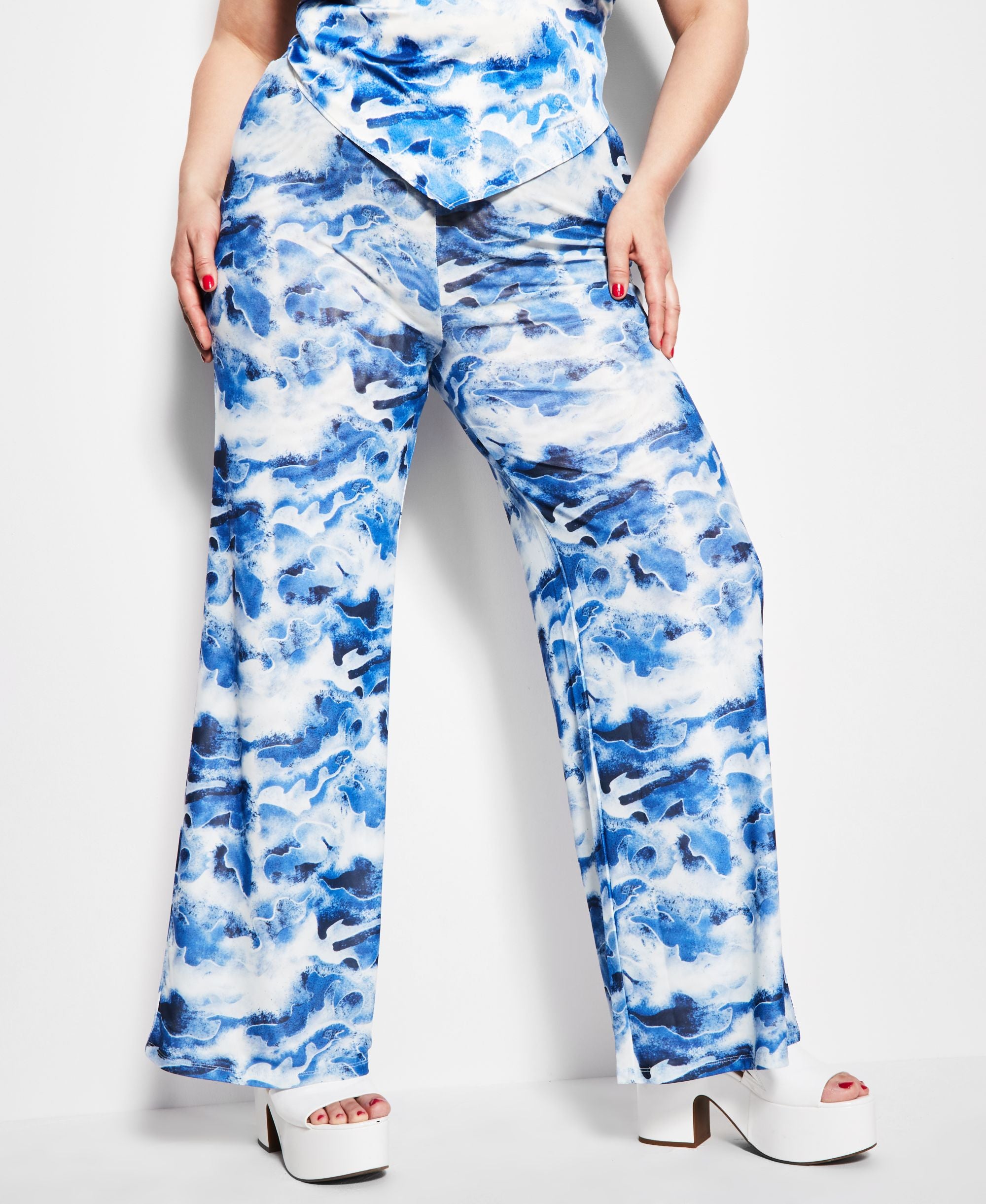 Royalty By Maluma Womens Printed Flared Pull On Pants