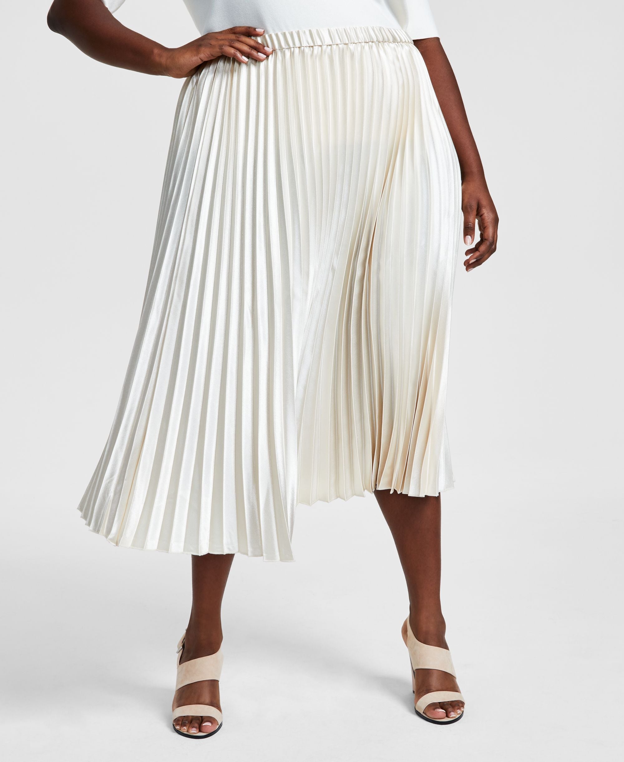 Plus Size Pleated Pull-On Midi Skirt