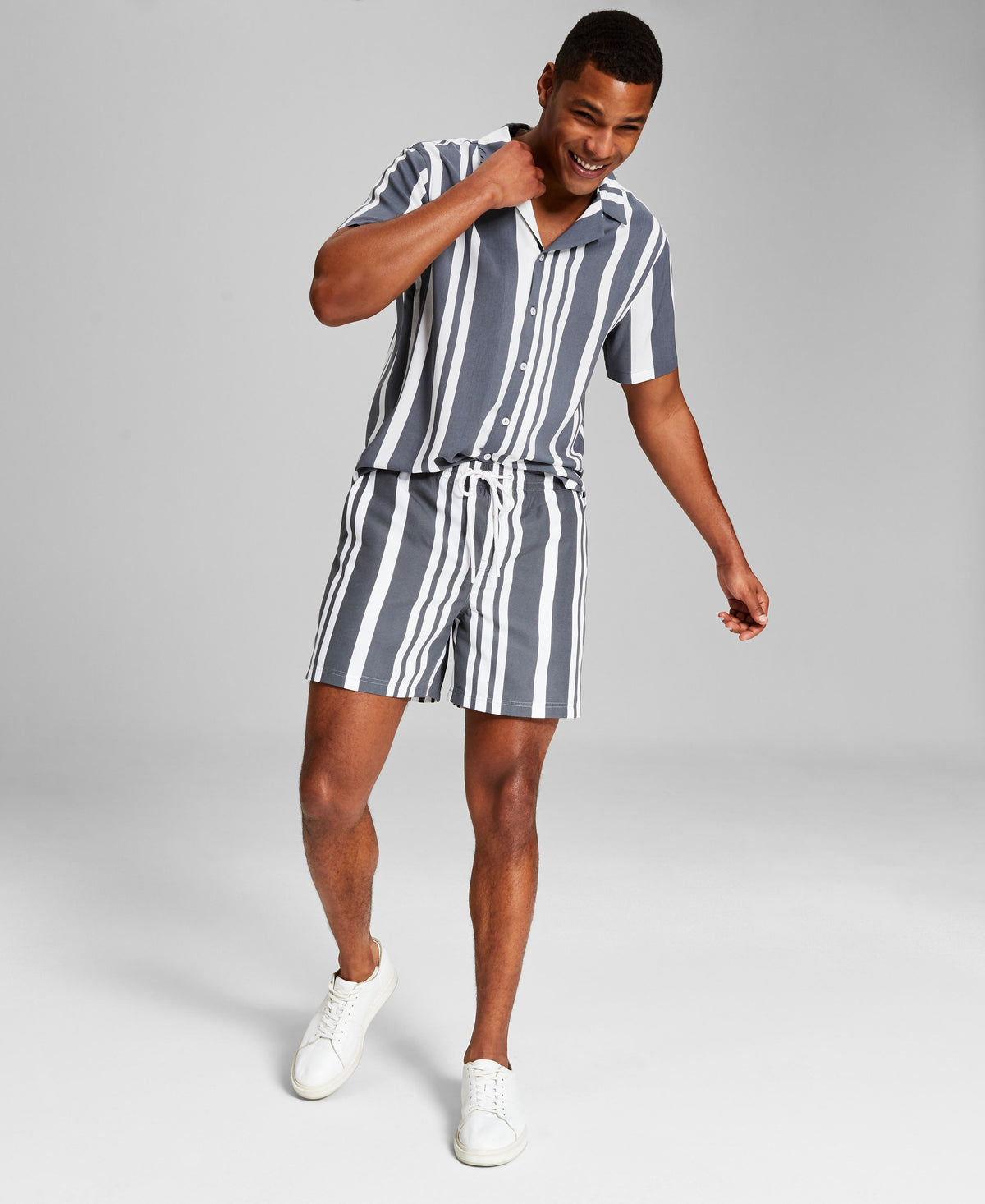 Men's Regular-Fit Stripe 6" Drawstring Shorts