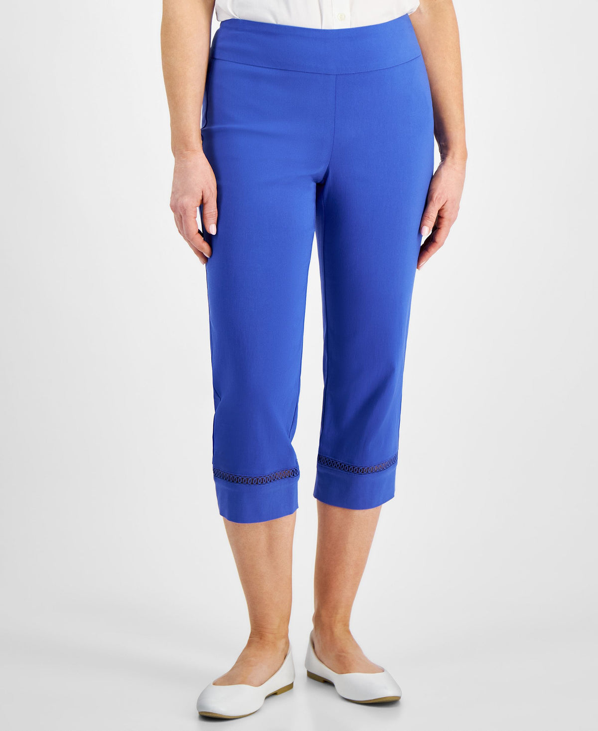 Petite Mid Rise Pull-On Capri Pants