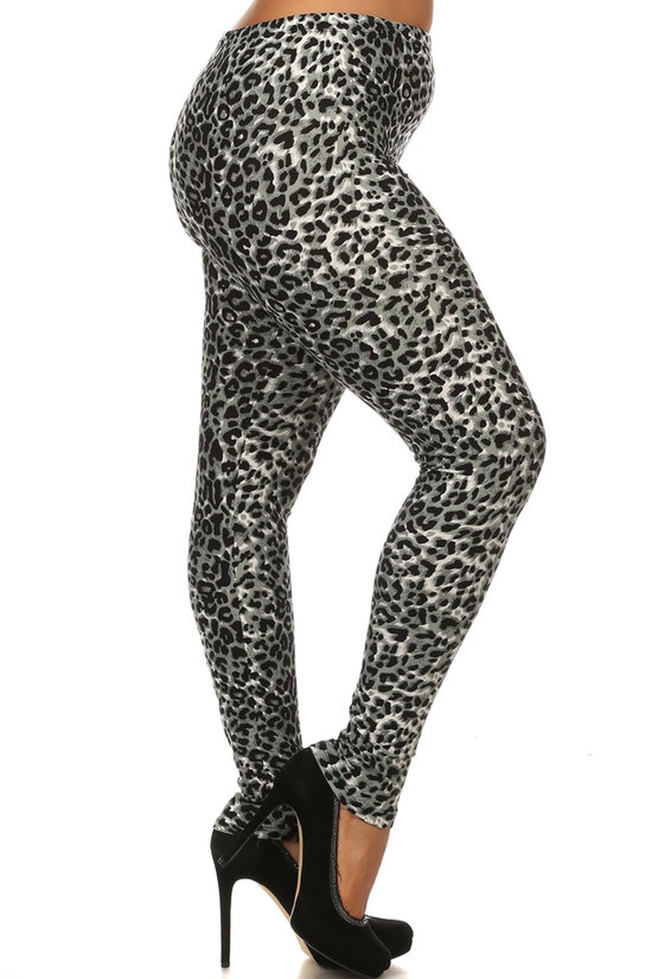 Buttery Soft Snow Leopard Extra Plus Size Leggings - 3X-5X (XPlus One Size,Charcoal)
