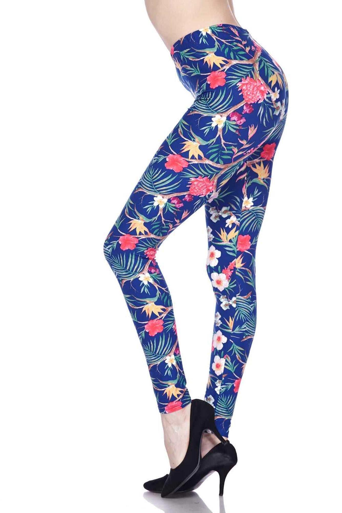 Buttery Soft Elegant Flowing Floral Plus Size Leggings (One Size Plus,Blue)