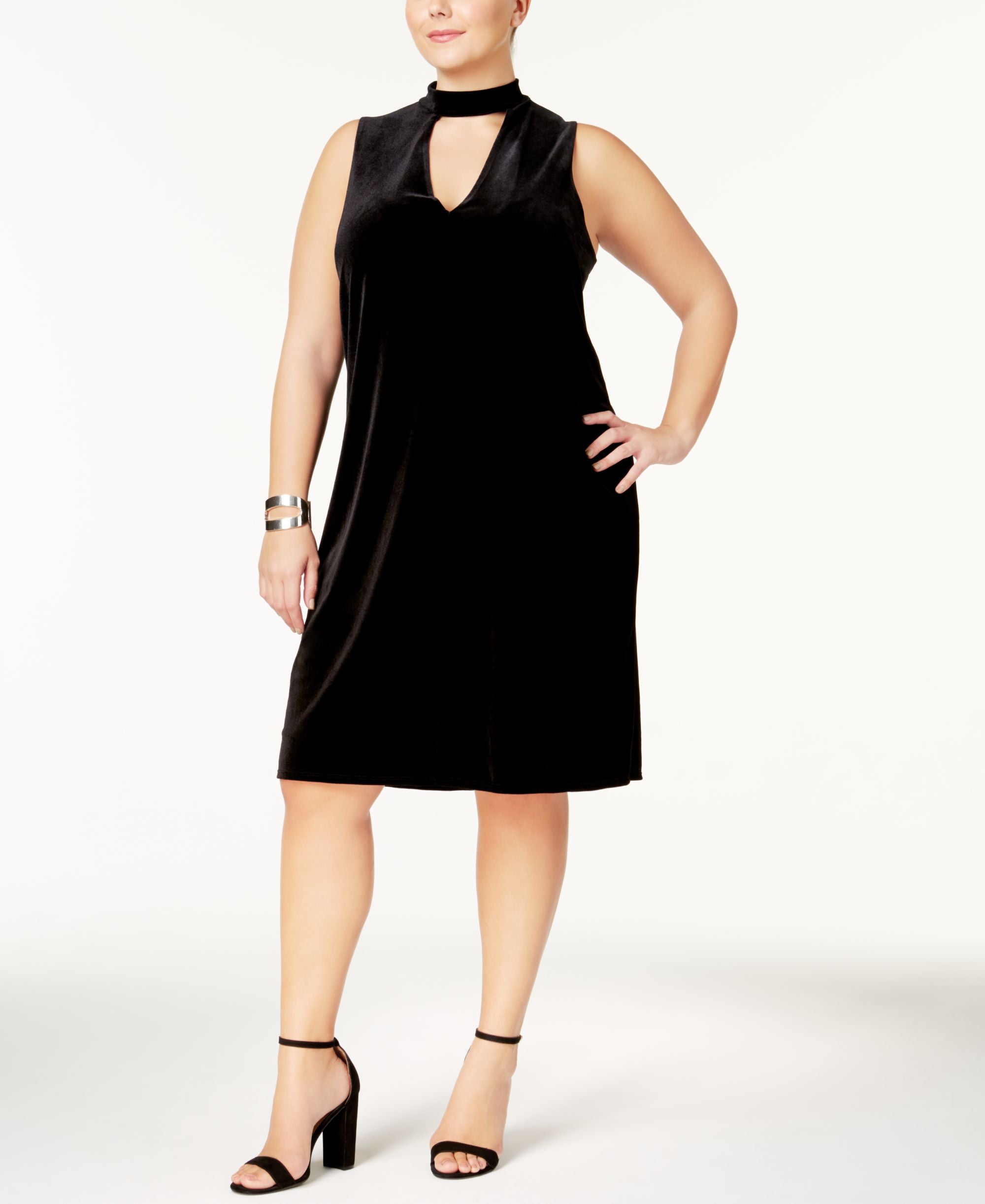 Soprano Trendy Plus Size Velvet Choker Dress