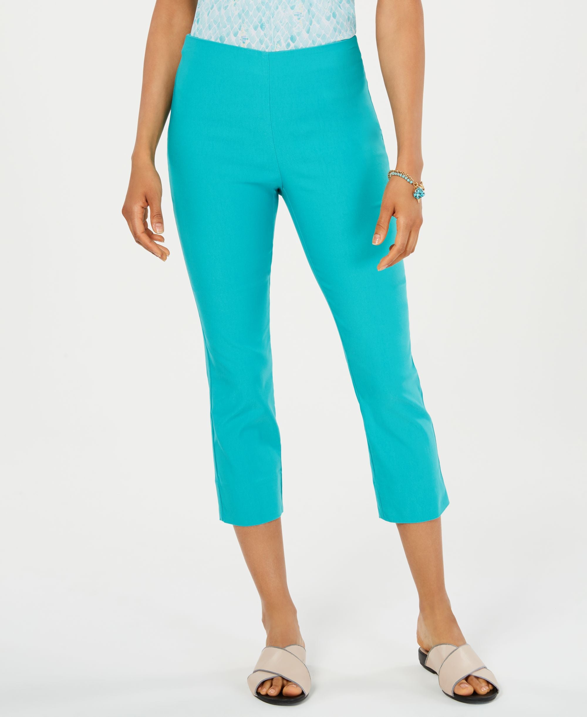 Petite Pull-On Capri Pants