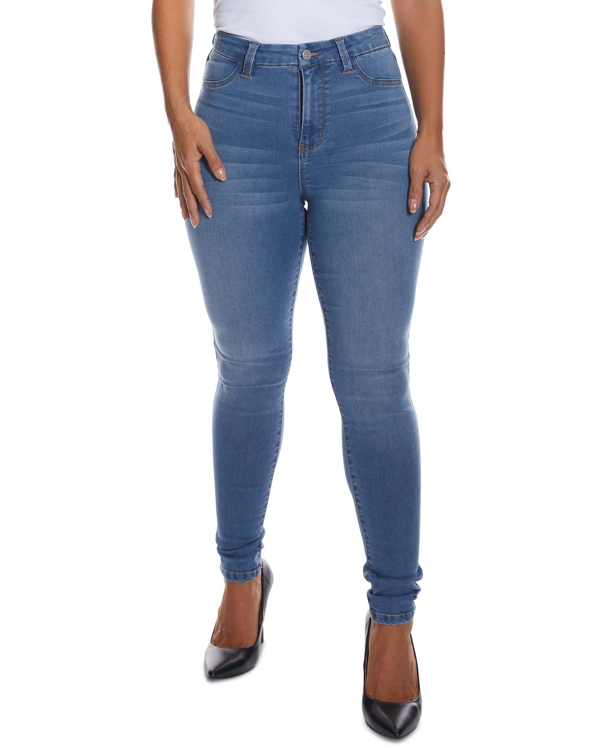 Juniors' Curvy-Fit High-Rise Skinny Jeans
