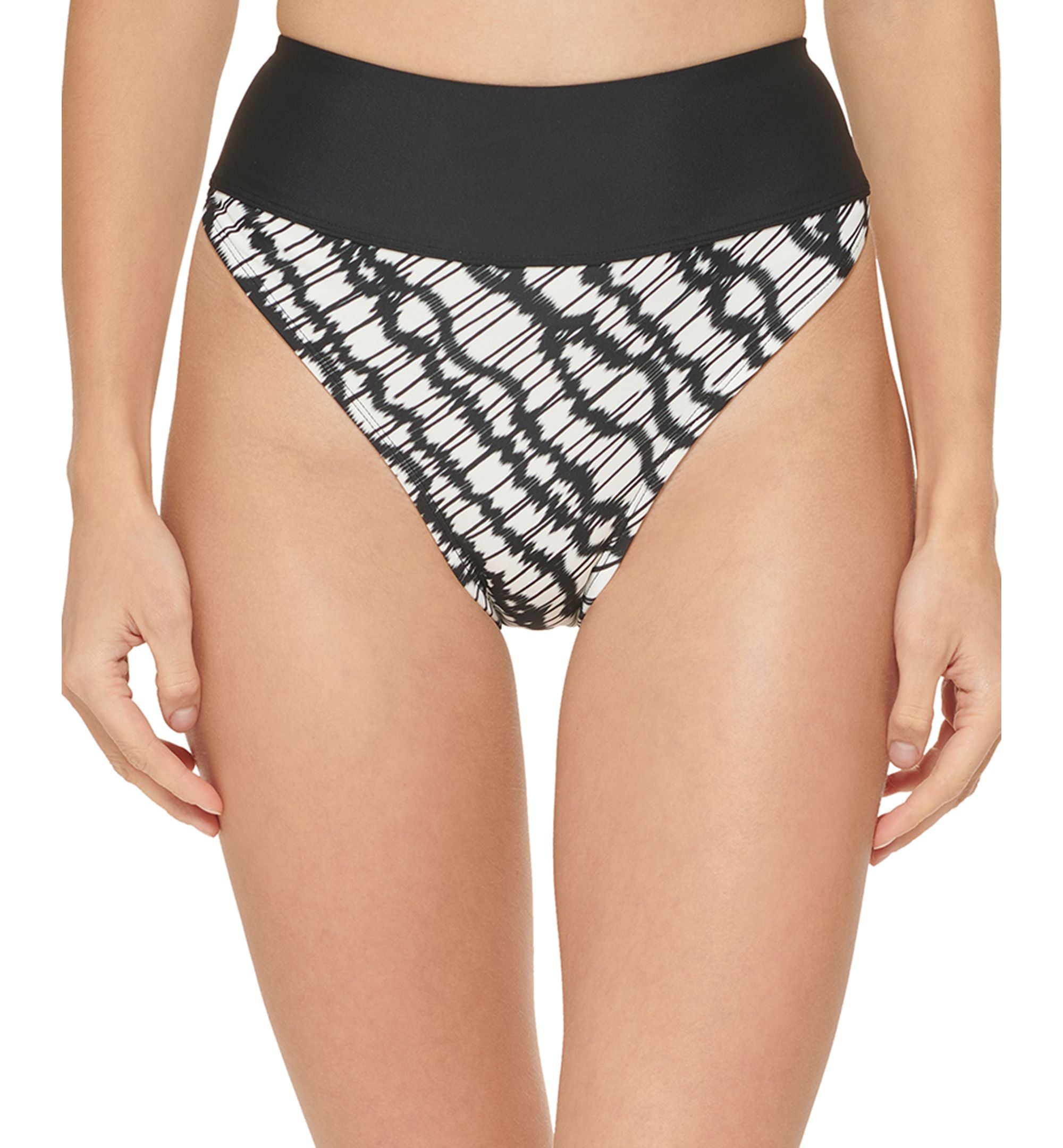 Juniors' Simply Seamless Twist-Front Bikini Top