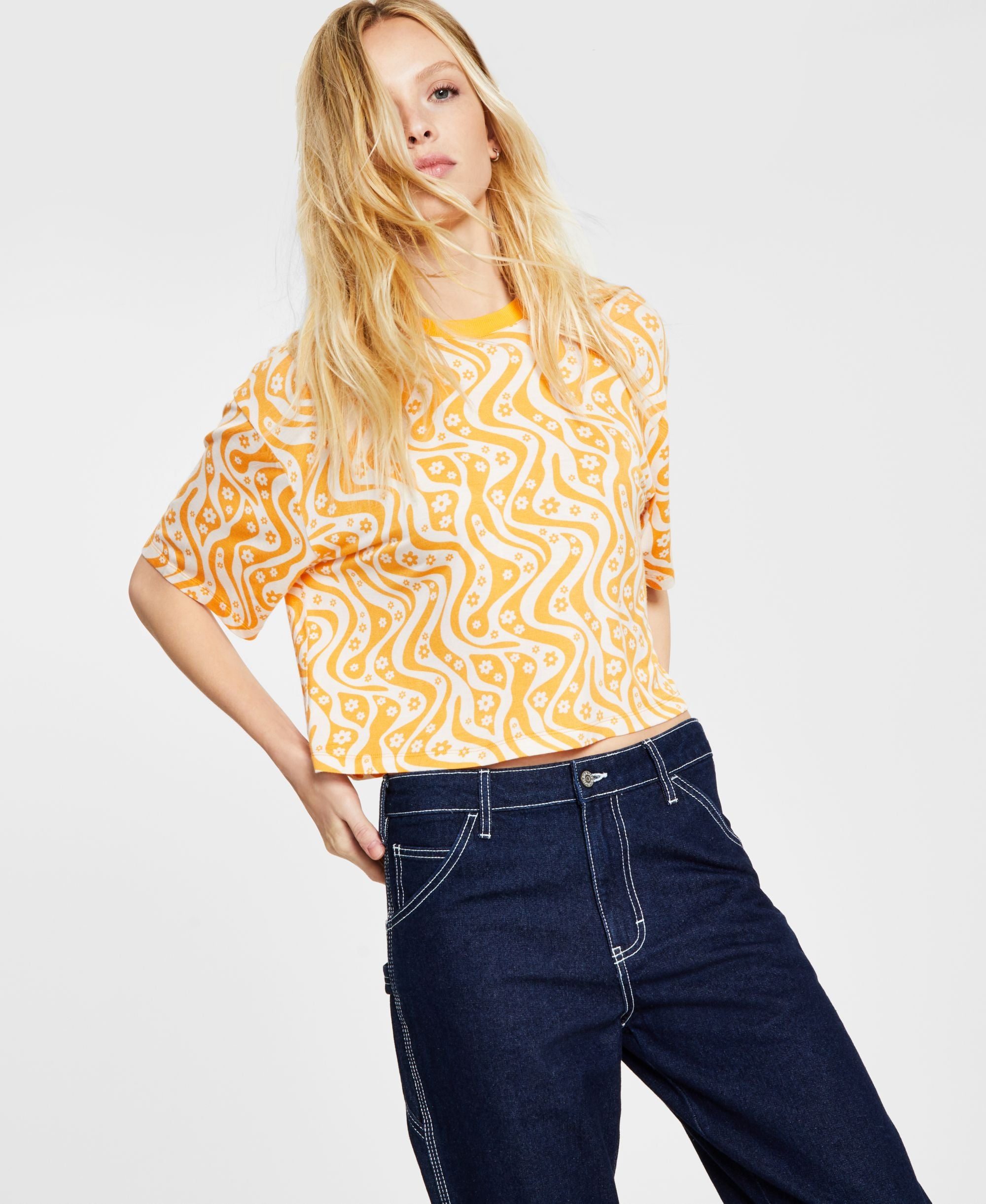 Juniors� Groovy Printed Cropped T-Shirt