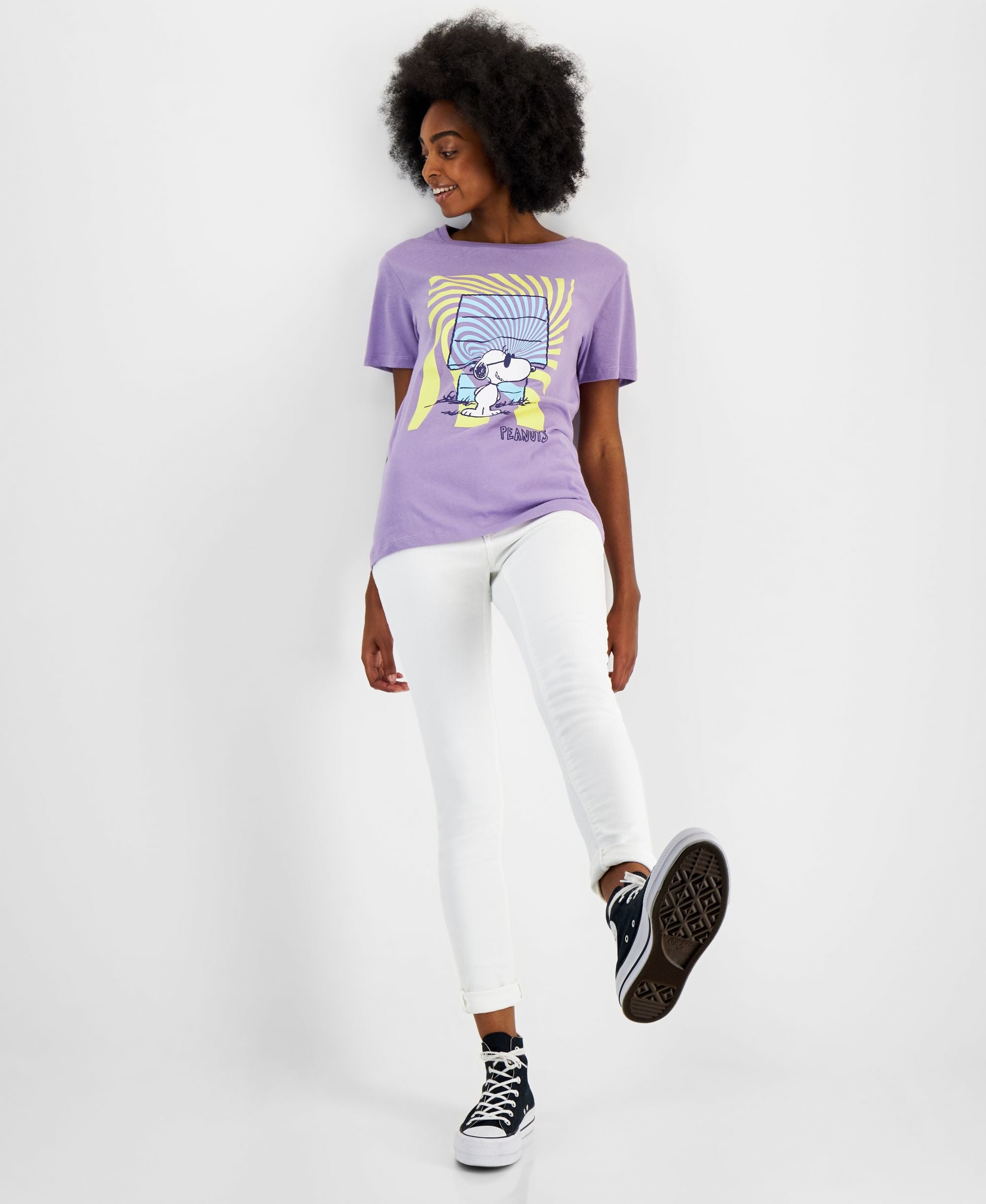 Juniors' Snoopy Graphic T-Shirt