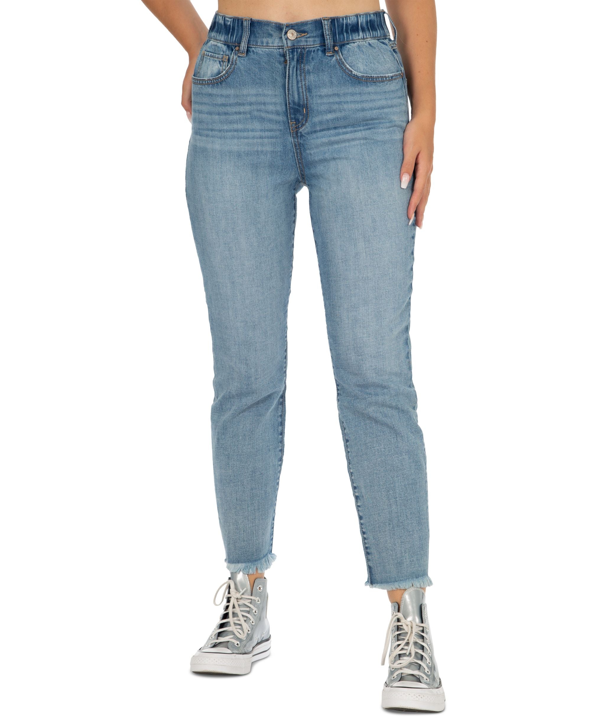 Juniors' Frayed-Cuff Curvy-Fit Mom Jeans
