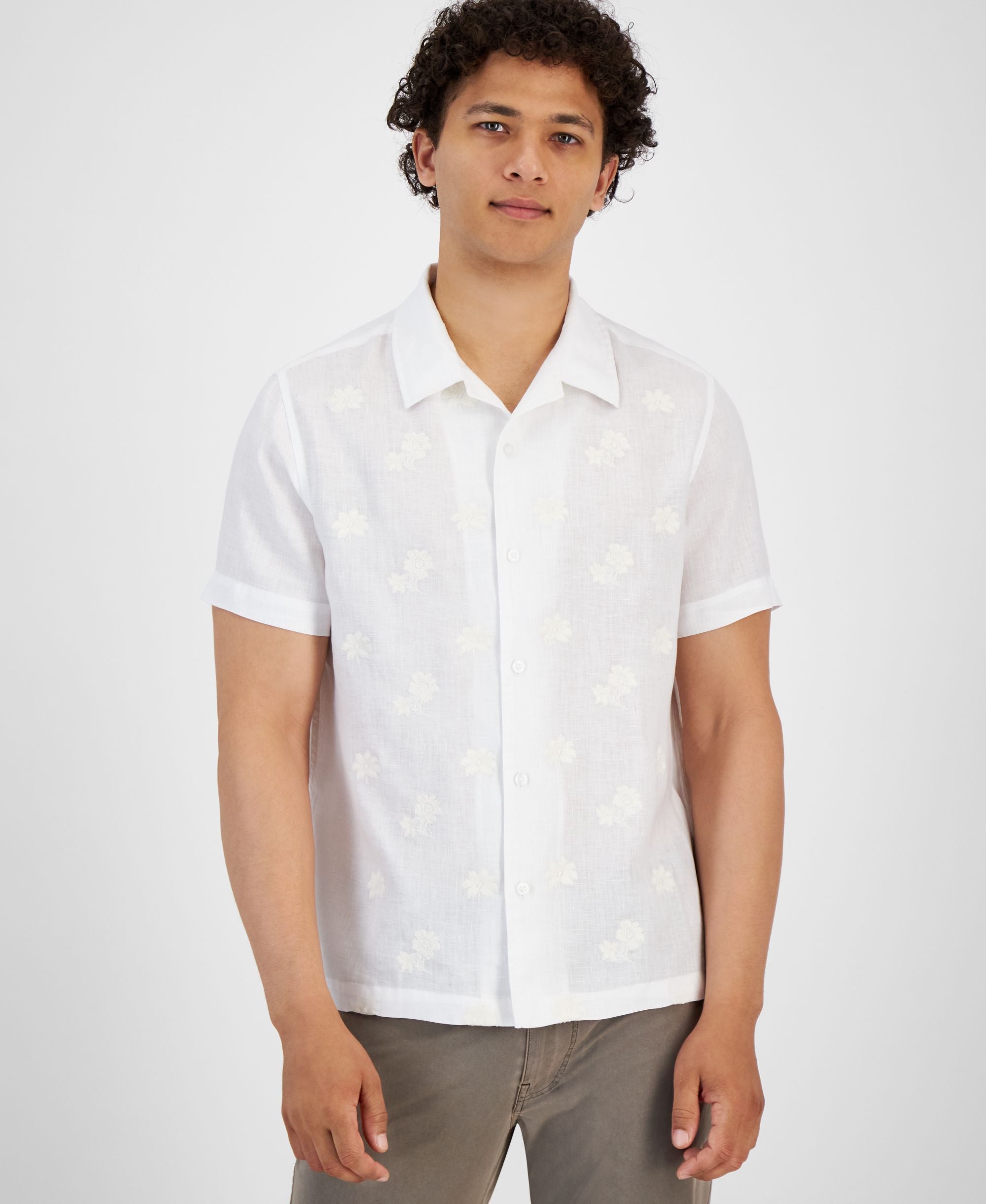 Men's Embroidered Short-Sleeve Button-Front Shirt