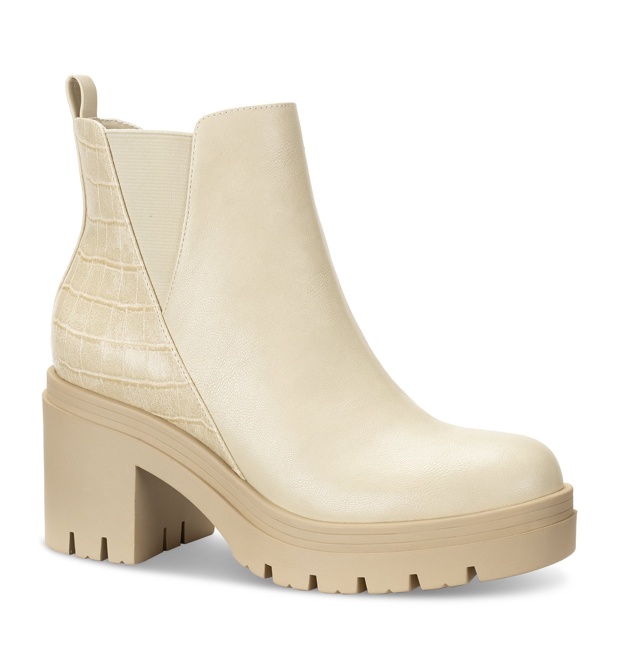 Women's Veronikaa Pull-On Lug Chelsea Booties