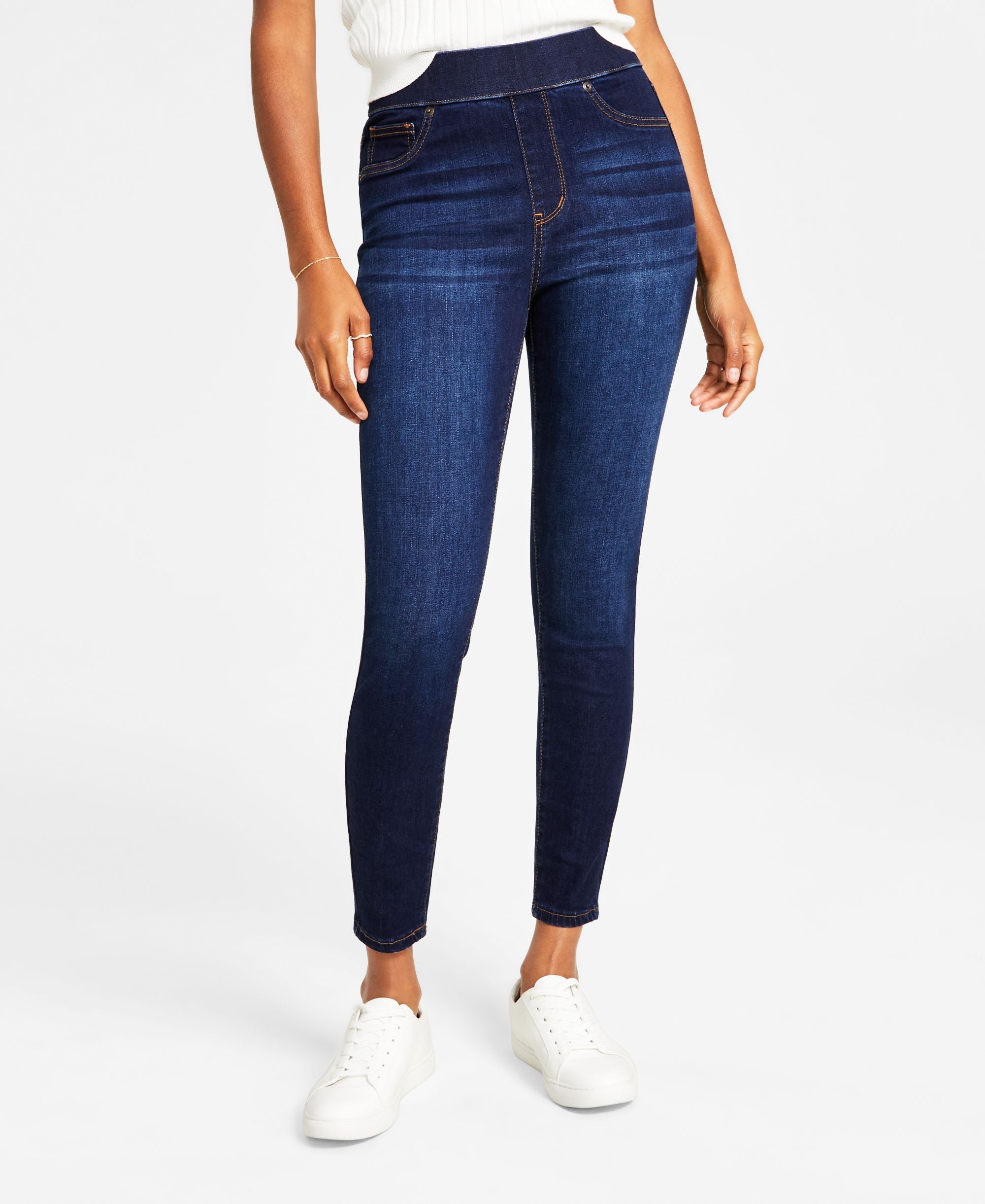Juniors' Curvy Pull-On Skinny Jeans