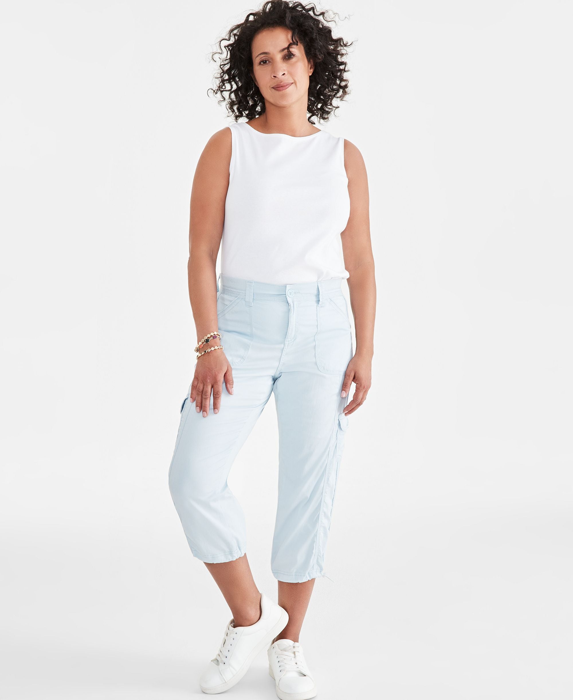 Petite Mid Rise Bungee-Hem Capri Pants