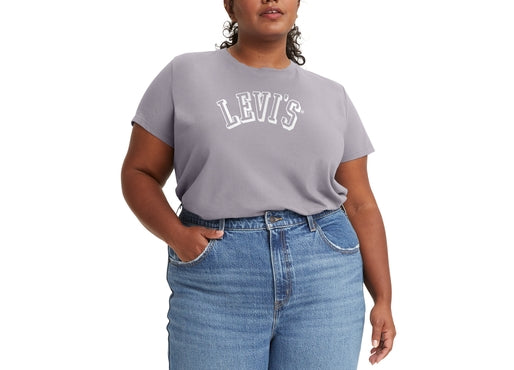 Model wearing clothes from Levi’s factory outlet online.